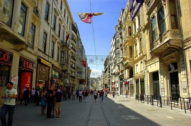 Walking Istiklal Street from Tünel to Taksim in October